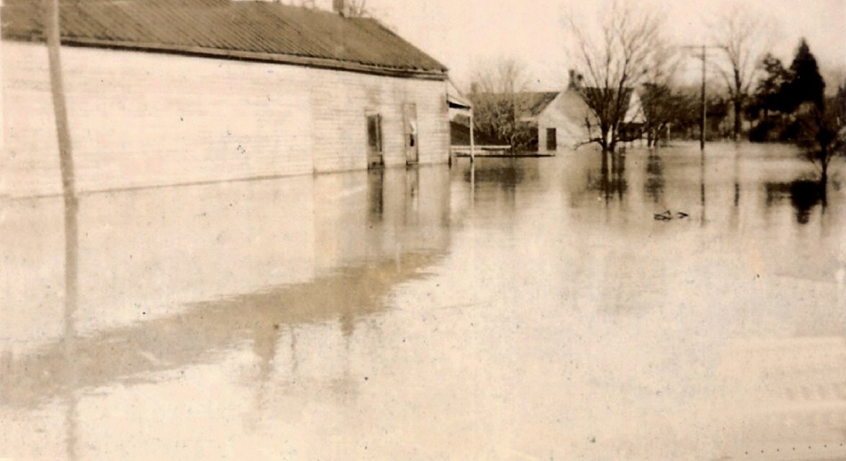 062 Flooded  street scene
